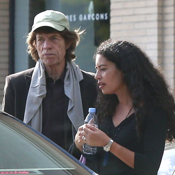 Exclusif - Mick Jagger est allé faire du shopping avec sa fille Karis, née de la liaison avec Marsha A. Hunt, et ses petits enfants chez Barneys New York à Beverly Hills. Le 17 mai 2015
