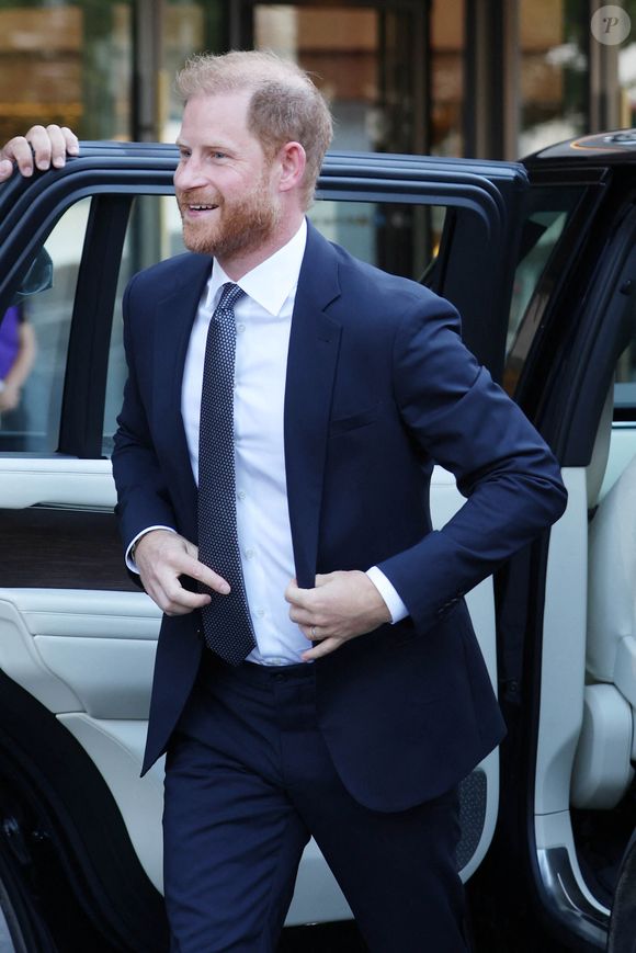 Le prince Harry arrivant à l'hôtel du Royal Lancaster à Londres. © GOFF  / BESTIMAGE