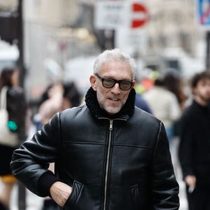 Vincent Cassel - Personnalités à la cérémonie en hommage à Tchéky Karyo en l'église Saint Roch à Paris le 13 novembre 2025.