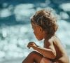 Selon lui, ce geste empêche l'air de circuler et favorise la déshydratation.

Quels bon gestes adopter en temps de canicule avec un bébé ?