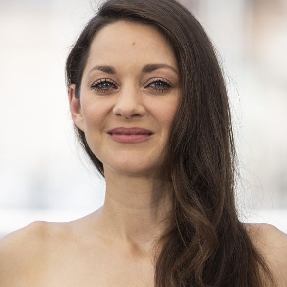 Marion Cotillard est copropriétaire de deux adresses gourmandes du Marais, Jaja et Glou. 

Marion Cotillard au photocall de "Brother And Sister (frère et soeur)" lors du 75ème Festival International du Film de Cannes.
© Cyril Moreau/Bestimage