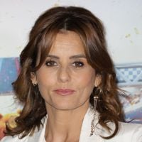 On l'accuse d'avoir retouché son visage, Faustine Bollaert sort de ses gongs : "Je n'ai rien fait. J'ai 47 ans, j'ai ri, pris le soleil..."