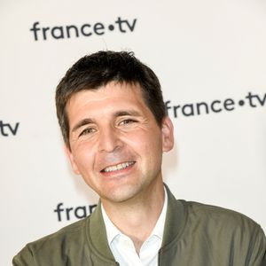 Thomas Sotto au photocall de la conférence de presse de France 2 au théâtre Marigny, à Paris, le 18 juin 2019.

Photo : Coadic Guirec / Bestimage