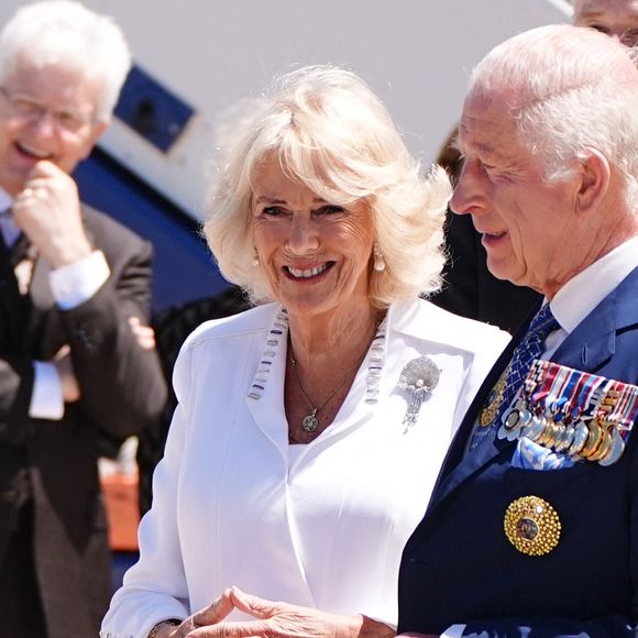Le roi Charles III et la reine Camilla sont accueillis par une équipe australienne officielle à l'aéroport de Canberra, au deuxième jour de leur visite en Australie et aux Samoa. Date de la photo : lundi 21 octobre 2024. ... Tournée royale en Australie et aux Samoa - Deuxième jour ... 21-10-2024 ... Canberra ... Australie ... Le crédit photo doit être lu comme suit : Aaron Chown/PA Wire.