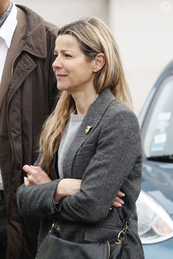 Exclusif - Laure Guibert - Obsèques d'Emmanuelle Mottaz au crématorium du Père Lachaise à Paris, le 23 mars 2023. Emmanuelle Mottaz, chanteuse et scénariste décédée le 16 mars 2023 à l'âge de 59 ans, avait connu le succès avec la chanson "Premier Baiser", générique de la série d'AB Productions. 
© Christophe Clovis / Bestimage