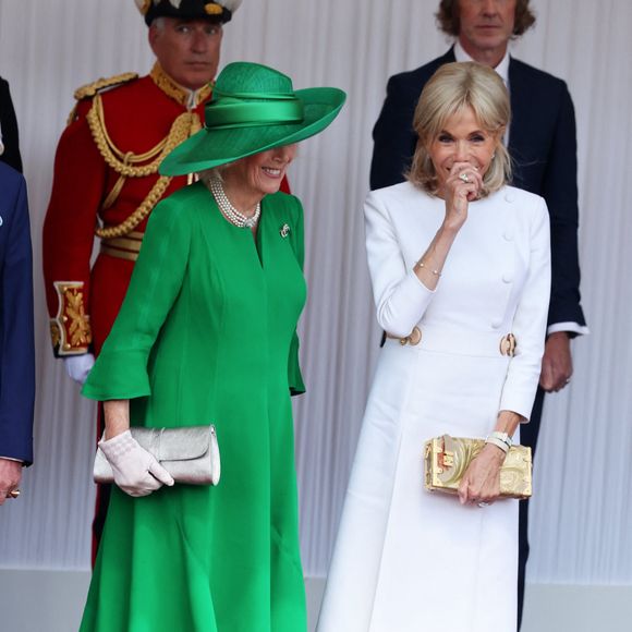 Le roi Charles III d'Angleterre, Camilla Parker Bowles, reine consort d'Angleterre, le prince William, prince de Galles, et Catherine (Kate) Middleton, princesse de Galles, accueillent le couple présidentiel français le président Emmanuel Macron et sa femme la Première Dame Brigitte Macron sur Datchet road à Windsor, Royaume Uni, le 8 juillet 2025. © Dominique Jacovides/Bestimage