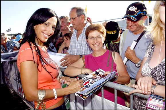 Diana Jones lors de l'Aygo celebrity Tour de Toulouse albi au profit de l'association Hôpital sourire