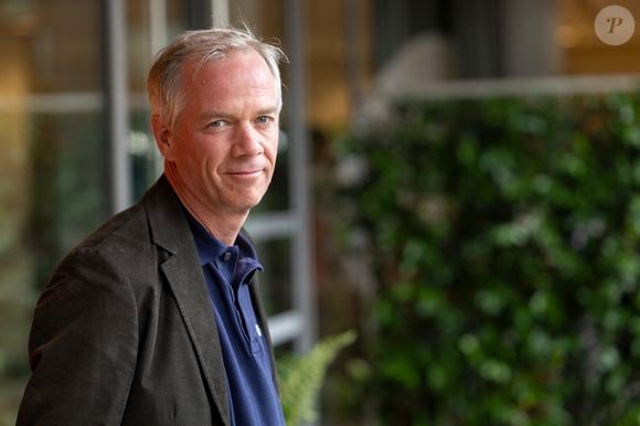 Nos confrères de "Puremédias" n'ont pas encore pu obtenir de confirmation sur ce point.

Julien Arnaud au village lors des Internationaux de France de Tennis de Roland Garros 2025. Paris, le 27 mai 2025. 
© Moreau / Jacovides / Bestimage