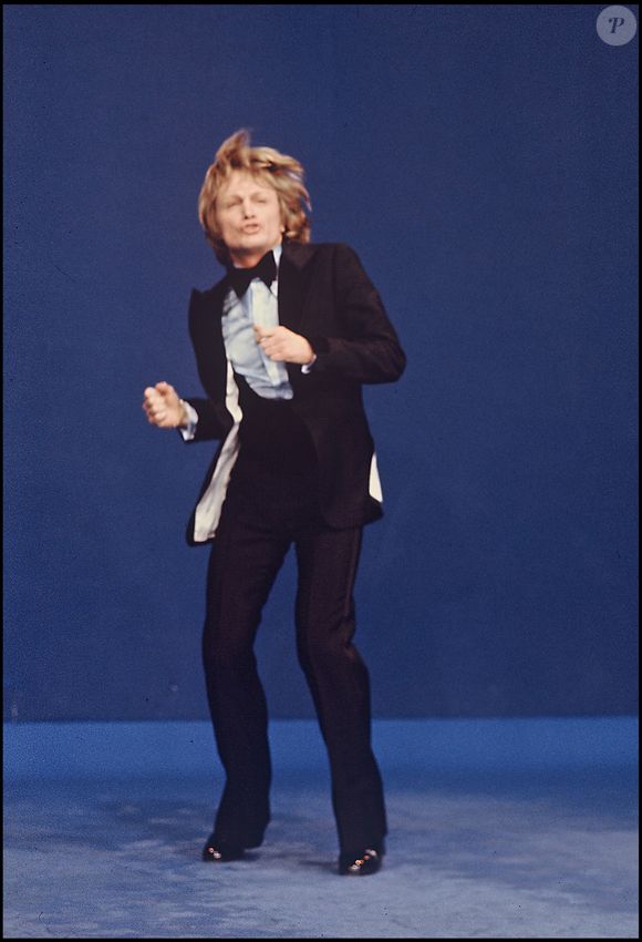 Le chanteur a aussi eu une fille qu'il n'a pas officiellement reconnue avant son décès

Claude François sur scène. AGENCE / BESTIMAGE
