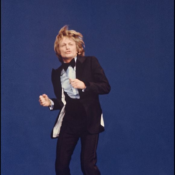 Le chanteur a aussi eu une fille qu'il n'a pas officiellement reconnue avant son décès

Claude François sur scène. AGENCE / BESTIMAGE