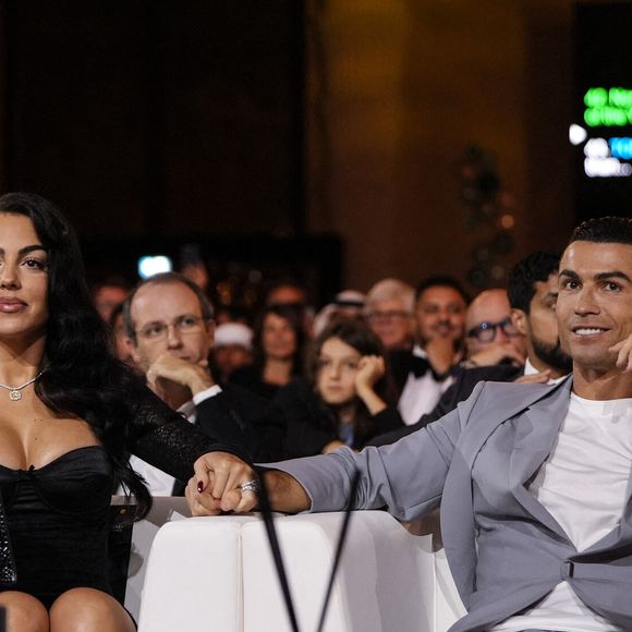 Cristiano Ronaldo, qui pense vivre sa dernière année en tant que footballeur, prépare déjà l’avenir, et celui-ci se fera au bras de celle qui est désormais son épouse, avec laquelle il ne ferme pas la porte à l’idée d’avoir d’autres enfants dans quelques années.

Cristiano Ronaldo et Georgina Rodriguez assistent à la 15e édition des Globe Soccer Awards à Dubaï, aux Émirats arabes unis, le 27 décembre 2024. Photo : Fabio Ferrari/LaPresse/ABACAPRESS.COM