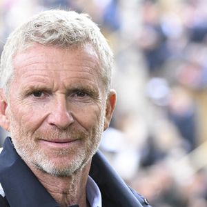 "Quelle tristesse d’apprendre le décès de Jean-Luc Petitrenaud…", a réagi Denis Brogniart sur Instagram.

Denis Brogniart - Les Célébrités au 103ème Qatar Prix de l'Arc de triomphe à l'hippodrome ParisLongchamp le 6 octobre 2024.
Michael Baucher / Panoramic / Bestimage