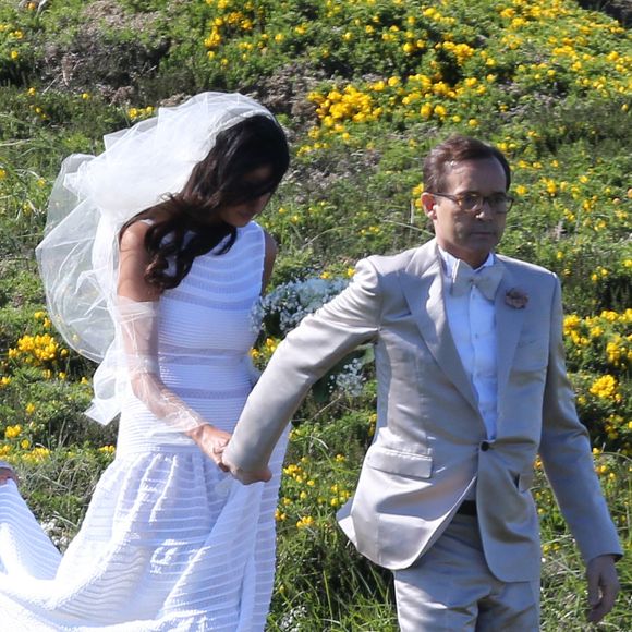 Sa dernière femme, Anissa Delarue, doit encore gérer un dernier litige.

Mariage de Jean-Luc Delarue et Anissa Kehlifi à Belle-île-en-mer. © Bestimage