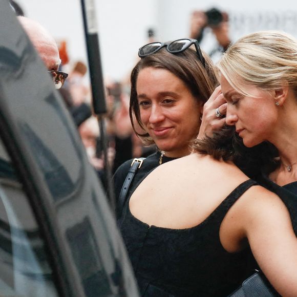 Manon Ardisson, Ninon Ardisson, Audrey Crespo-Mara - Sorties des obsèques de Thierry Ardisson en l’église Saint-Roch de Paris, France, le 17 juillet 2025. © Clovis-Jacovides/Bestimage