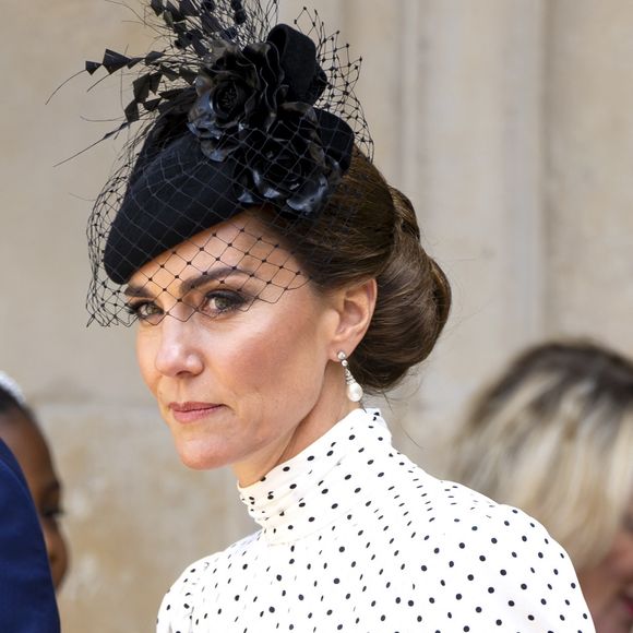 La nouvelle vient de tomber ! 

Londres, ROYAUME-UNI – Le roi Charles III d’Angleterre et la reine consort Camilla (Camilla Parker Bowles) ont conduit les membres seniors de la famille royale, d’anciens Premiers ministres ainsi que les dirigeants actuels du gouvernement et de l’opposition lors d’un service de remerciement pour le 80e anniversaire du jour de la Victoire en Europe (VE Day) à l’abbaye de Westminster.

Sur la photo : Catherine (Kate) Middleton, princesse de Galles