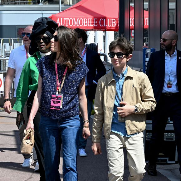 Raphaël Elmaleh, Charlotte Casiraghi, Khadja Nin - Les people dans les paddocks la veille du Grand Prix de Formule 1 (F1) de Monaco le 24 mai 2025.
© Lionel Urman / Bestimage