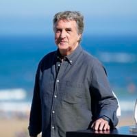 François Cluzet ne vit plus à Paris :  il a refait sa vie à la campagne, à 35 km d'une ville connue dans le monde entier