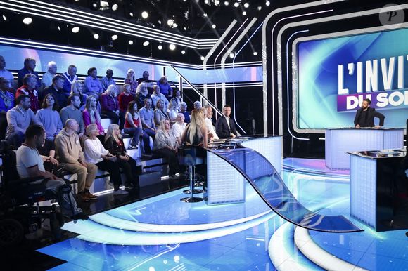 Exclusif - Cyril Hanouna, sur le plateau de l’émission « TPMP » présentée par C.Hanouna et diffusée en direct sur Youtube et sur toutes les box (SFR, FREE, Bouygues, MyCanal etc), Paris, France, le 20 mars 2025. © Jack Tribeca / Bestimage