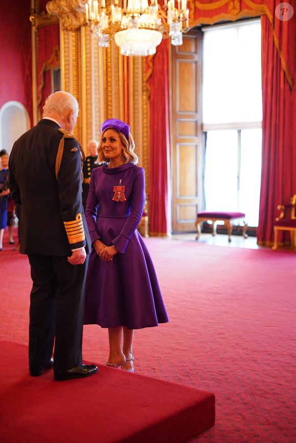 Mme Amy Dowden, de Rowley Regis, avocate et ambassadrice de Crohn's and Colitis UK, est nommée membre de l'Ordre de l'Empire britannique par le roi Charles III au palais de Buckingham, à Londres. Cette distinction récompense les services rendus en matière de collecte de fonds et de sensibilisation aux maladies inflammatoires de l'intestin. Date de la photo : mardi 18 février 2025. Photo by Jordan Pettitt/PA Photos/ABACAPRESS.COM