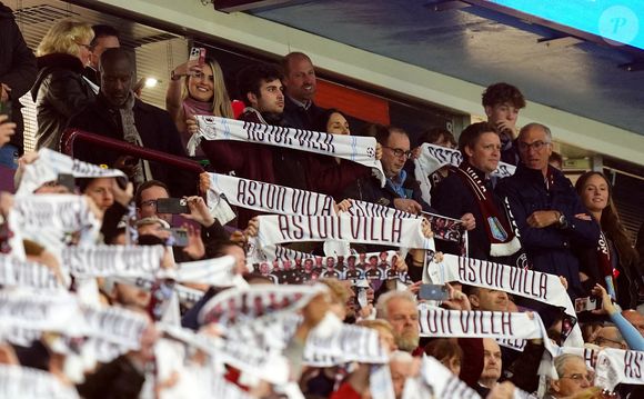 Le Prince de Galles dans les tribunes lors du quart de finale retour de l'UEFA Champions League à Villa Park, Birmingham.   ©David Davies/PA Wire /ABACA