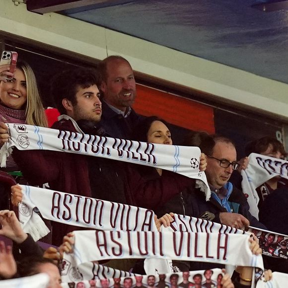 Le Prince de Galles dans les tribunes lors du quart de finale retour de l'UEFA Champions League à Villa Park, Birmingham.   ©David Davies/PA Wire /ABACA