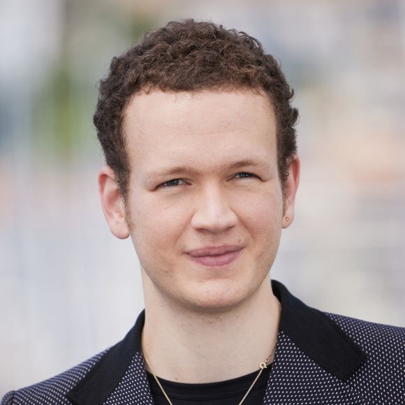 Si Mehdi excelle dans son registre très soul et jazzy, on rappelle que son petit demi-frère Noé Boon (le fils que l'humoriste a eu avec l'actrice Judith Godrèche) est lui aussi un professionnel de l'industrie. 

Noé Boon au photocall du film "Moi Aussi" lors du 77ème Festival International du Film de Cannes au Palais des Festivals à Cannes, France, le 17 mai 2024. © Jacovides-Moreau/Bestimage