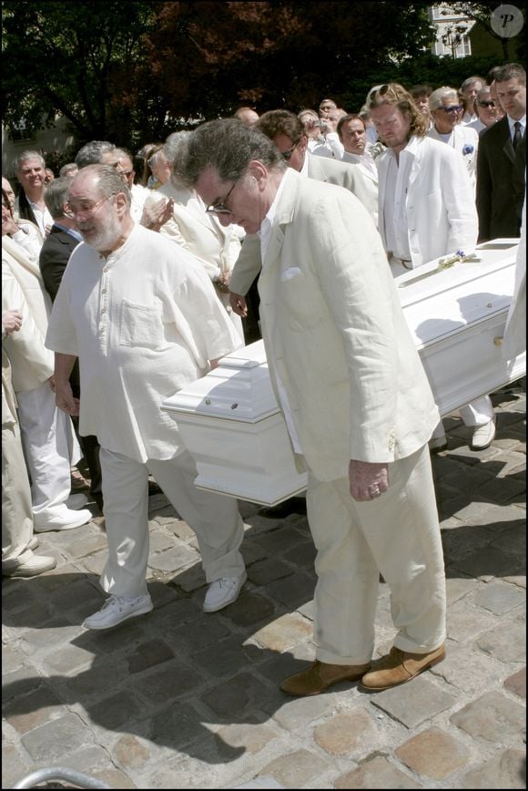 Carlos, Eddy Mitchell, Johnny Hallyday, Guillaume Barclay aux obsèques d'Eddie Barclay à l'église Saint Germain le 19 mai 2005. Photo par AGENCE / BESTIMAGE