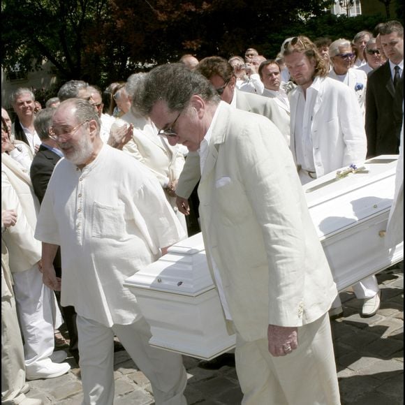 Carlos, Eddy Mitchell, Johnny Hallyday, Guillaume Barclay aux obsèques d'Eddie Barclay à l'église Saint Germain le 19 mai 2005. Photo par AGENCE / BESTIMAGE
