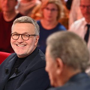 Il est même sur le point d'acquérir le théâtre Tête d'Or à Lyon, après avoir acheté le théâtre Antoine et la Comédie des Champs-Elysées

Exclusif - Laurent Ruquier et Michel Drucker - Enregistrement de l'émission "Vivement Dimanche" au Studio Gabriel à Paris, France, le 1er octobre 2024, présentée par M.Drucker et diffusée le 3 novembre sur France 3. © Guillaume Gaffiot/Bestimage