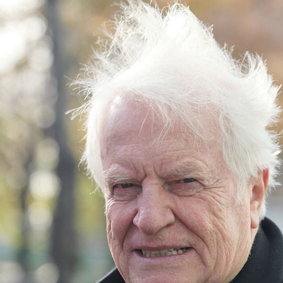 André Dussollier à la sortie de l'émission "La Bande originale" sur France Inter à la Maison de la Radio et de la Musique à Paris, France, le 22 novembre 2022. © Jonathan Rebboah