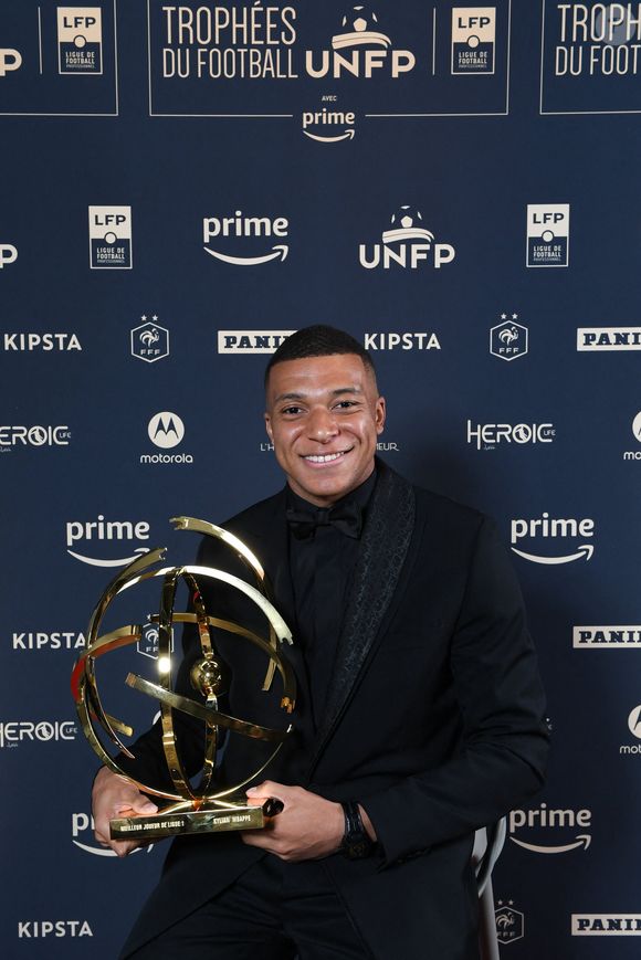 Kylian Mbappé dans la press-room de la 31ème cérémonie des "Trophées UNFP" au Pavillon Gabriel. Paris, le 28 mai 2023.