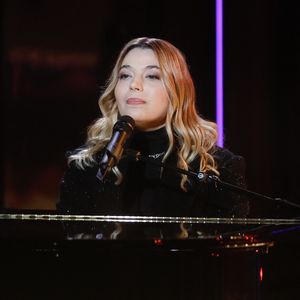 Exclusif - Santa (Samanta Cotta, chanteuse du groupe Hyphen Hyphen) - Enregistrement de l'émission "La fête de la Chanson française" au Dôme à Paris, présentée par L.Thilleman et A.Manoukian, et diffusée le 22 décembre sur France 3
© Christophe Clovis / Bestimage