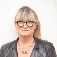 "Il y a des poubelles partout" : Christine Bravo évoque ses vacances dans l’un des pays les plus peuplés du monde