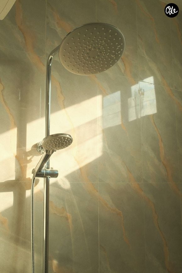 Un entretien régulier aide à conserver un jet puissant et à prolonger la durée de vie du pommeau de douche.

Ce produit a quelques euros est la solution miracle au calcaire dans la salle de bain.