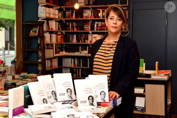 De son côté, France Inter justifie sa décision par un choix éditorial.

Giulia Foïs (soeur de Marina Foïs), la journaliste écrivain, est à Nice, le 15 octobre 2020, dans le cadre de la vingtième édition du Festival C'est Trop Court, pour y présenter son nouveau livre "Je suis une sur deux". © Bruno Bebert / Bestimage