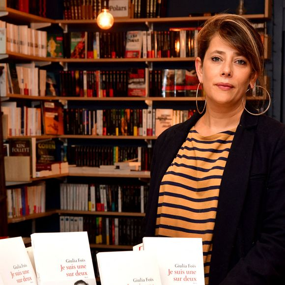 De son côté, France Inter justifie sa décision par un choix éditorial.

Giulia Foïs (soeur de Marina Foïs), la journaliste écrivain, est à Nice, le 15 octobre 2020, dans le cadre de la vingtième édition du Festival C'est Trop Court, pour y présenter son nouveau livre "Je suis une sur deux". © Bruno Bebert / Bestimage