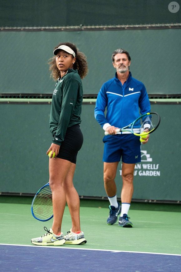 Naomi Osaka et Patrick Mouratoglou - Les champions de tennis à l'entraînement en marge du tournoi d'Indian Wells, du 3 au 5 mars 2025. © Tristan Lapierre / PsnewZ / Bestimage