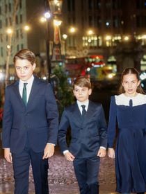 Kate Middleton, William et leurs enfants sur leur 31, la princesse Charlotte sera forcément copiée avec ses chaussures au prix très raisonnable