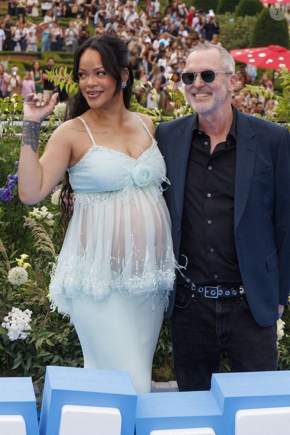 Robyn Rihanna Fenty et le réalisateur Chris Miller posent pour le photographe lors de la première mondiale du nouveau film 'De Smurfen/ Les Schtroumpfs, le 28 juin 2025 à Bruxelles, Belgique. Photo by ABACAPRESS.COM