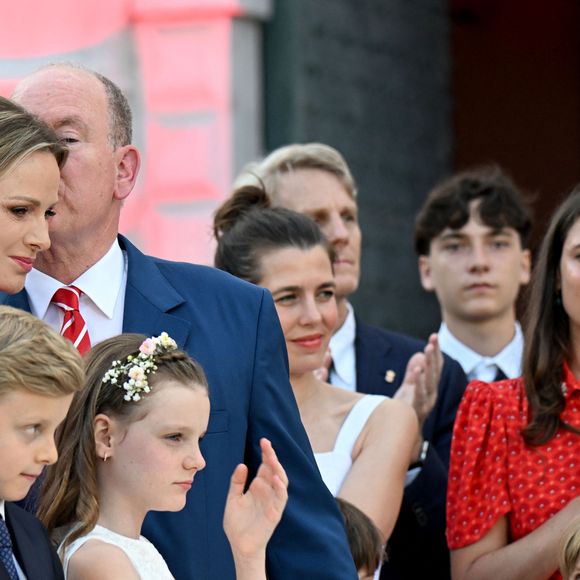 Le prince Albert II de Monaco, la princesse Charlene et leurs enfants, le prince héréditaire Jacques et la princesse Gabriella - Célébration des 20 ans de règne du prince souverain Albert II de Monaco sur la place du Palais à Monaco, le 19 juillet 2025. © Bruno Bebert/Bestimage
