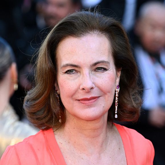 Carole Bouquet arrivant à la première du Comte de Monte-Cristo, Palais des Festival, dans le cadre de la 77ème édition du Festival de Cannes. Crédit : Doug Peters/EMPICS
