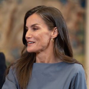 La reine Letizia d'Espagne reçoit en audience au palais de la Zarzuela une représentation de l'association Proyecto Hombre à Madrid, le 2 juillet 2025. 
© Lalo Yasky / Bestimage