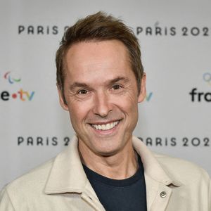 Le journaliste français Damien Thévenot pose pour une séance photo avant la conférence de presse de France Télévisions consacrée à « Paris 2024 », à Paris, le 11 juin 2024. Photo de Firas Abdullah/ABACAPRESS.COM