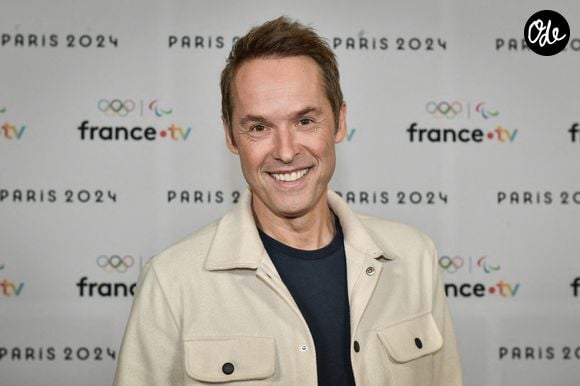 Le journaliste français Damien Thévenot pose pour une séance photo avant la conférence de presse de France Télévisions consacrée à « Paris 2024 », à Paris, le 11 juin 2024. Photo de Firas Abdullah/ABACAPRESS.COM