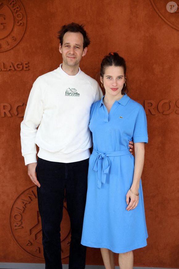 Benjamin Lavernhe et sa compagne Rebecca Marder au village (jour 10) lors des Internationaux de France de Tennis de Roland Garros 2022 à Paris, France, le 31 mai 2022. © Dominique Jacovides/Bestimage