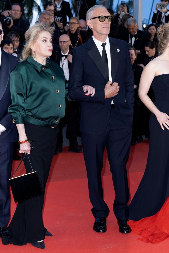 Catherine Deneuve et Vincent Cassel - Montée des marches du film " Histoires parallèles " lors du 79ème Festival International du Film de Cannes, le 14 mai 2026. © Olivier Borde / Bestimage
