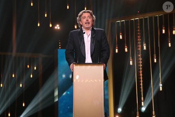 Alex Vizorek présente la soirée - 37ème Nuit des Molières aux Folies Bergère à Paris, France, le 04 Mai 2026.

© Bertrand Rindoff / Bestimage