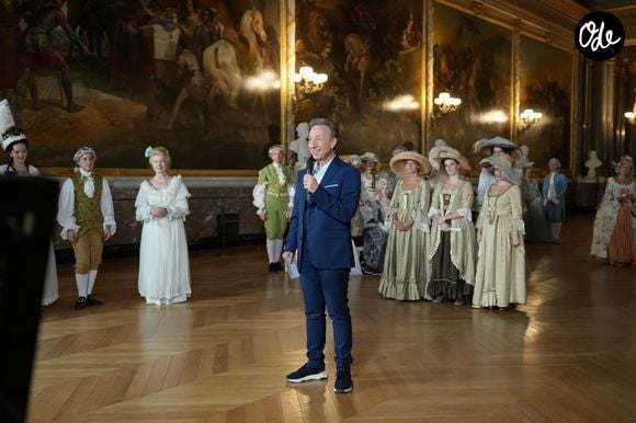 Exclusif - Stéphane Bern lors de l'enregistrement de l'émission "Versailles en fêtes" diffusée le 5 septembre 2026 sur France 2, à Versailles, France, le 31 août 2026. © Anne-Sophie Guebey/Bestimage