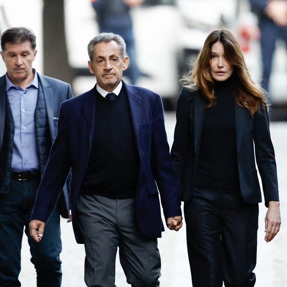 Nicolas Sarkozy, accompagné de sa femme Carla Bruni, sort de son domicile pour être incarcéré à la prison de La Santé à Paris le 21 octobre 2025.
Ce mardi 21 octobre 2025, Nicolas Sarkozy entre en prison. Condamné à cinq ans de prison ferme dans l'affaire du financement libyen, l'ancien président de la République doit purger sa peine à la maison d'arrêt de la Santé, à Paris.

© Moreau / Jacovides / Bestimage