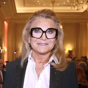 L'inusable Sheila impressionne toujours son public avec une énergie débordante sur scène.

Sheila - Soirée de gala pour la Fondation de la Recherche en Physiologie, "Les Stéthos d'Or" au Four Seasons Hôtel George V à Paris le 24 mars 2025. © Cédric Perrin/Bestimage